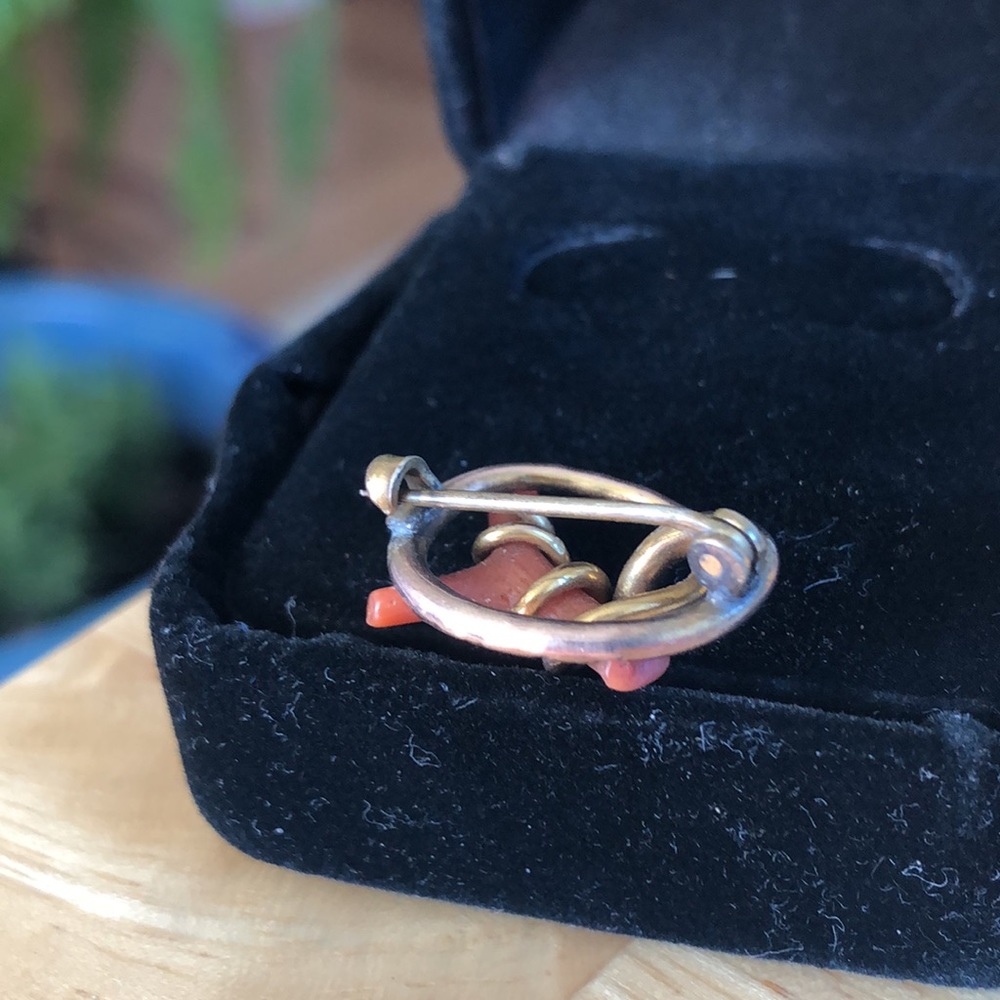 Victorian Coral Gold Love Knot - Picture 5 of 17